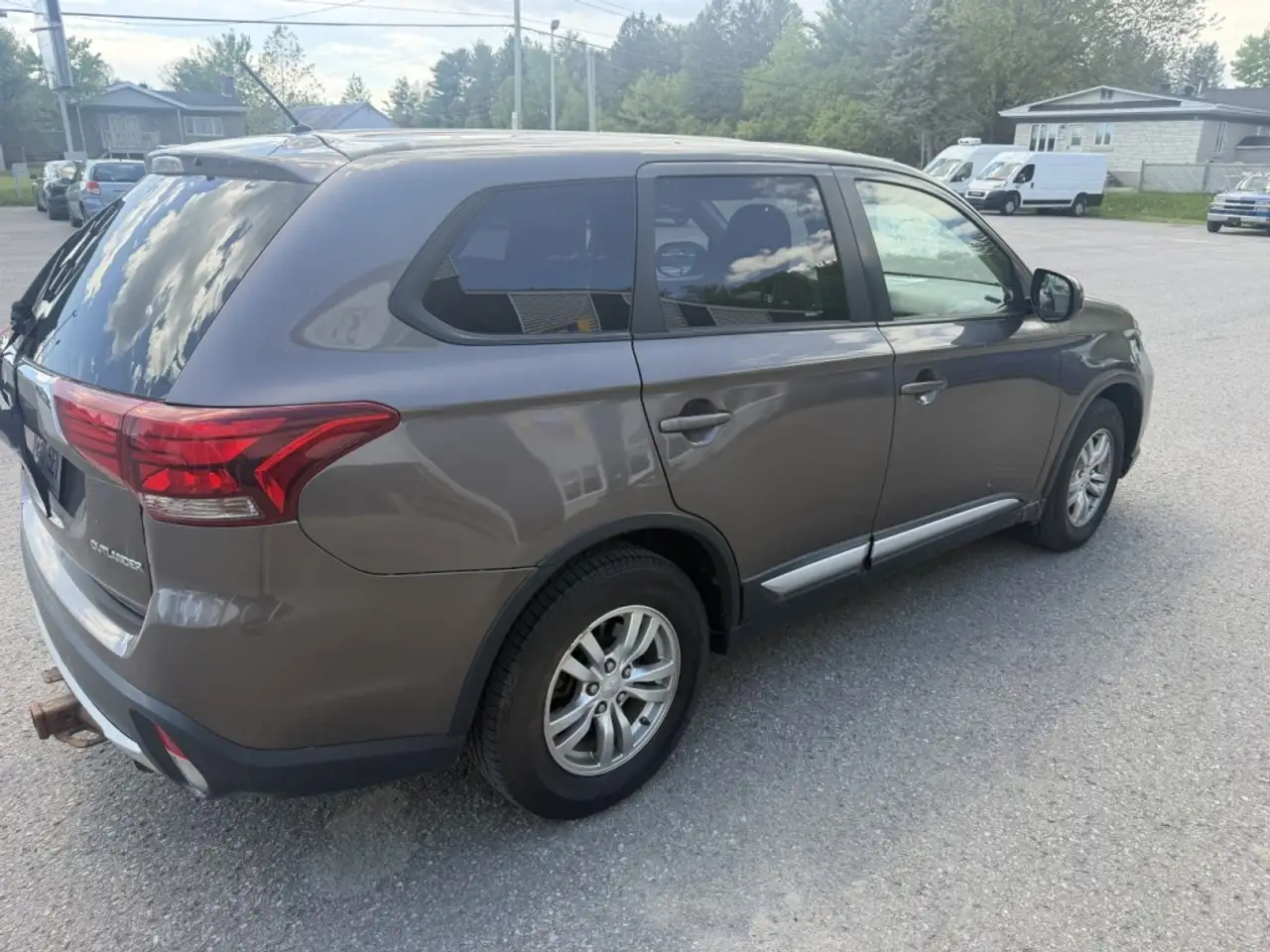 Mitsubishi Outlander photo Mitsubishi Outlander