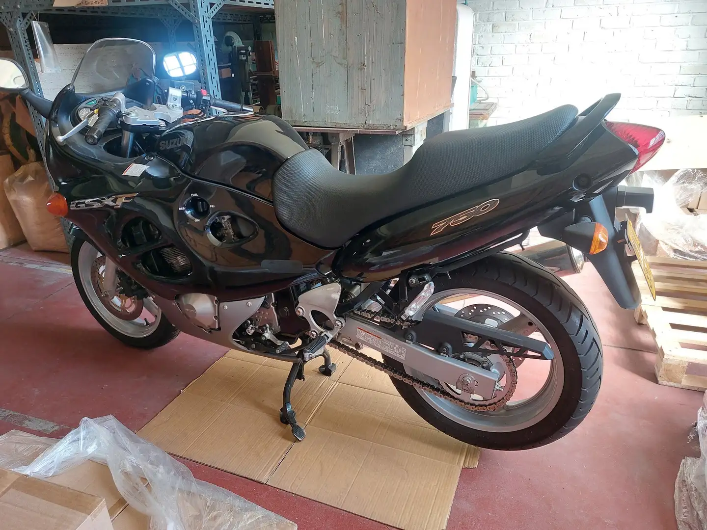 Suzuki GSX 750 Negro - 1