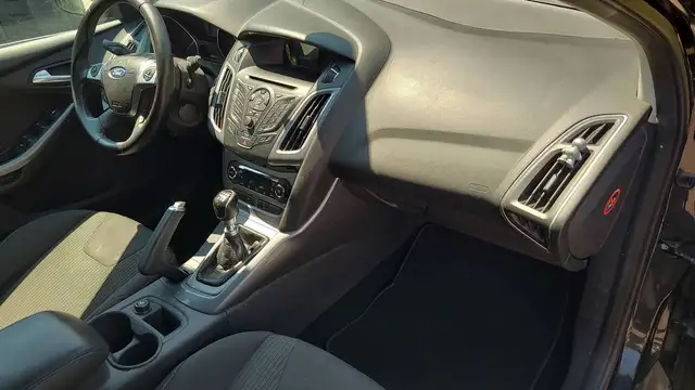 Ford Focus view 10