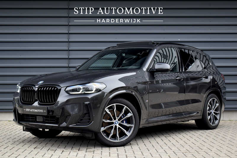 BMW X3 xDrive30e M Sport | Pano | M-Stoelen | ACC | Harma