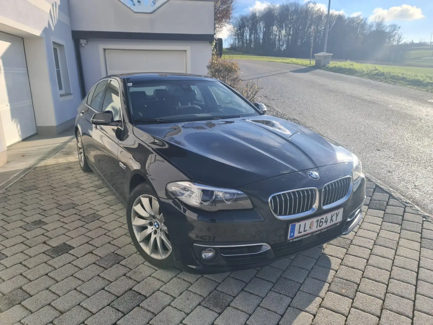 BMW 530 530d xDrive**Pickerl 03/2026**HeadUP-AHK-Panorama Schwarz - 1