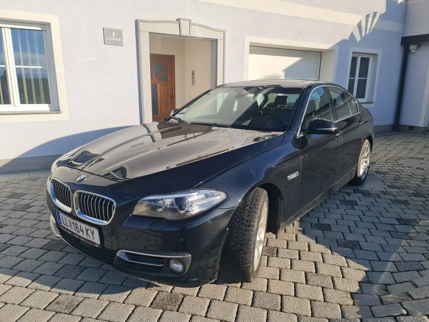 BMW 530 530d xDrive**Pickerl 03/2026**HeadUP-AHK-Panorama Schwarz - 2