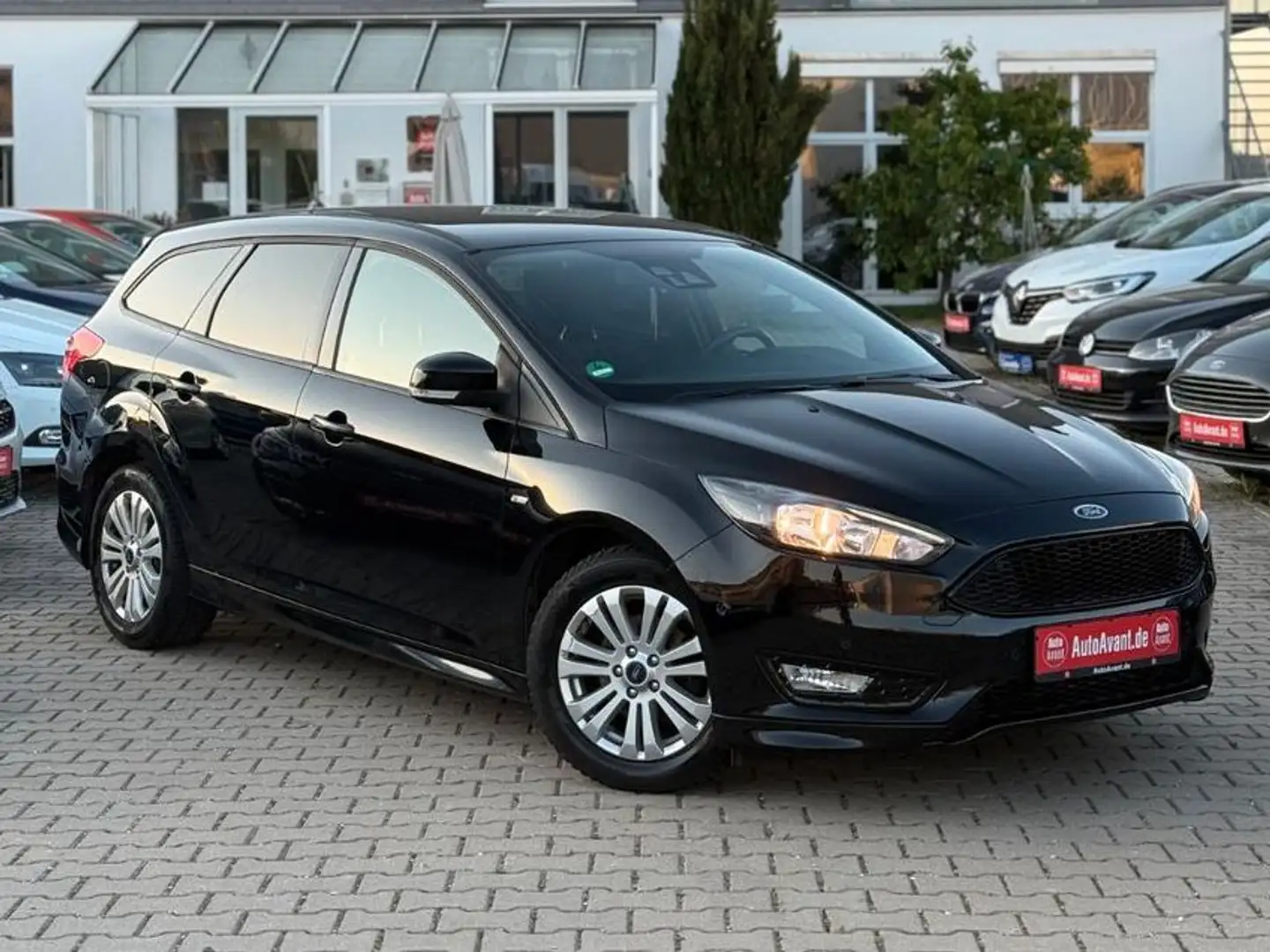 Ford Focus 1.0 EcoBoost Turnier ST-Line*GRA*BCM*MFL* Zwart - 1