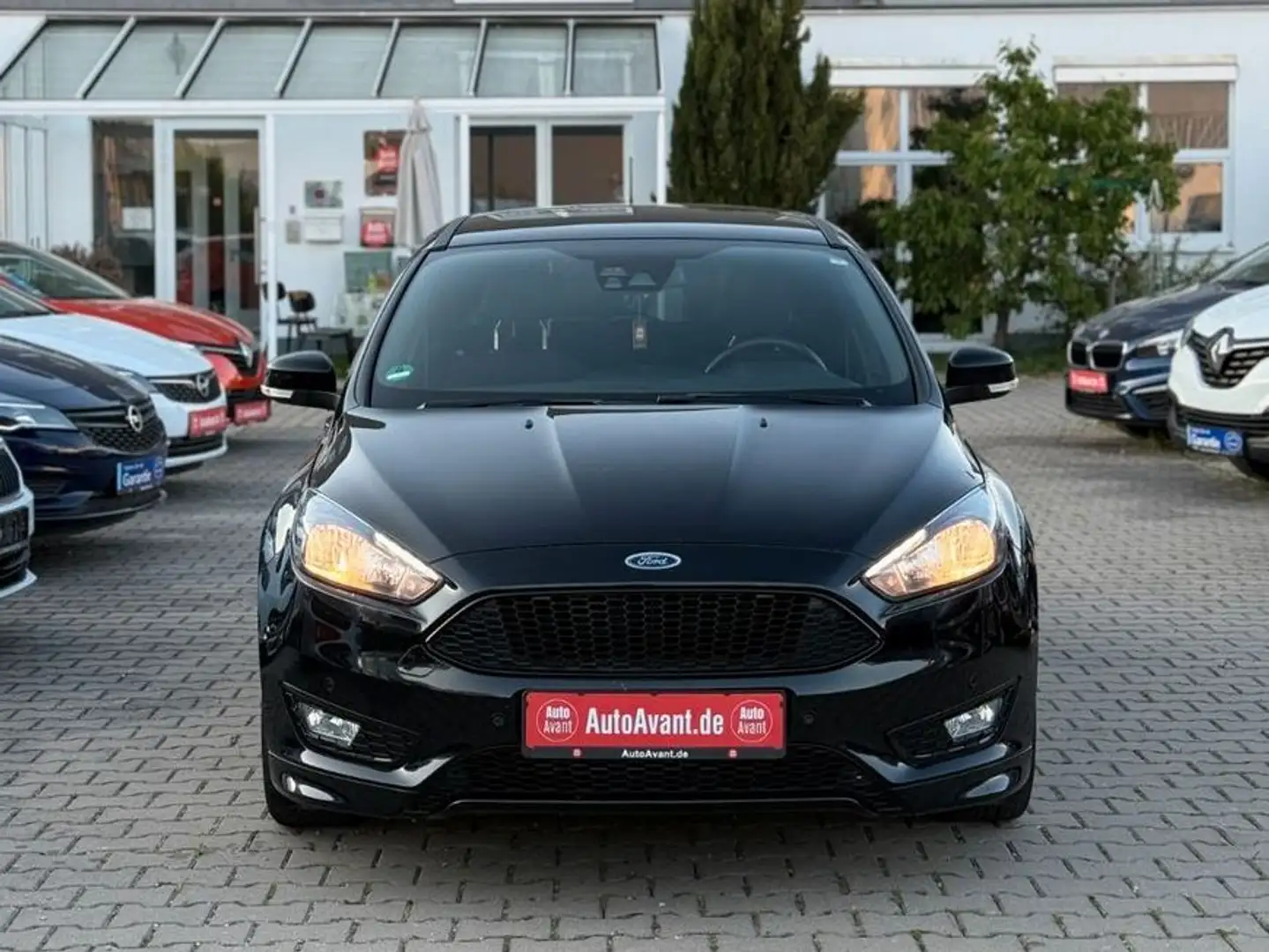 Ford Focus 1.0 EcoBoost Turnier ST-Line*GRA*BCM*MFL* Zwart - 2