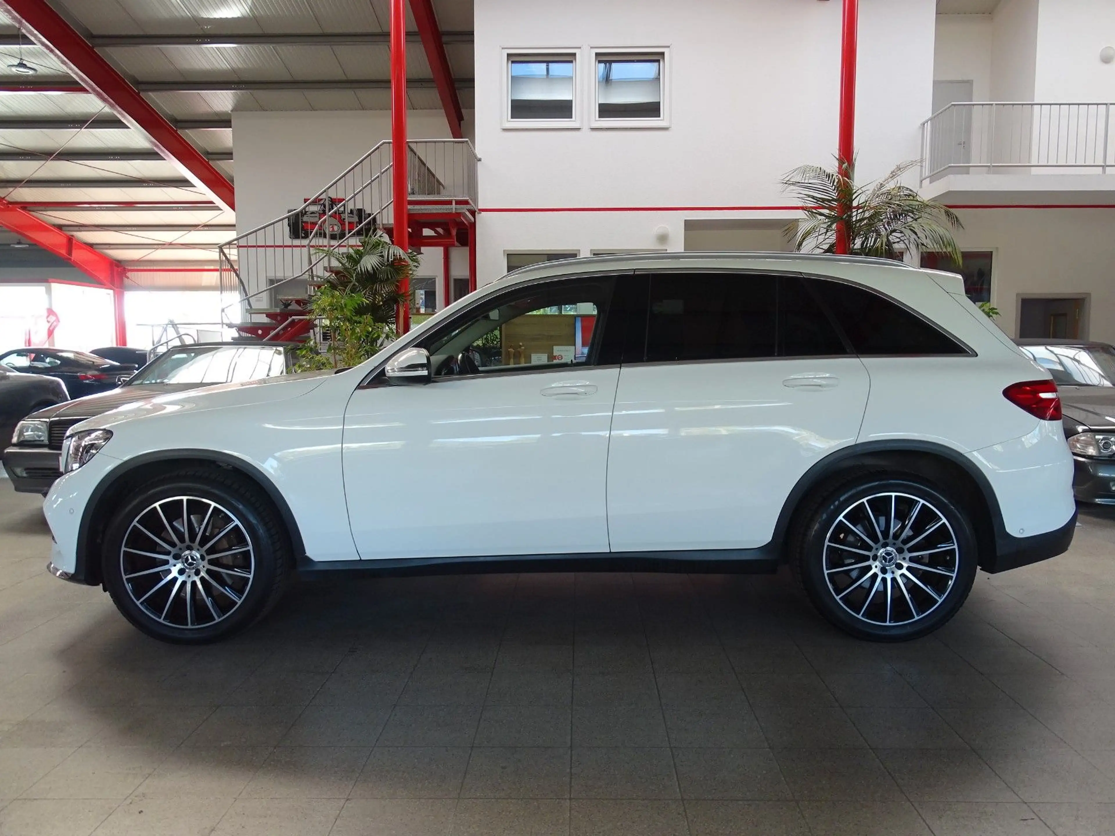 Mercedes-Benz GLC 250 AMG Line 4Matic*AHK+PANO+BURMESTER — photo 3