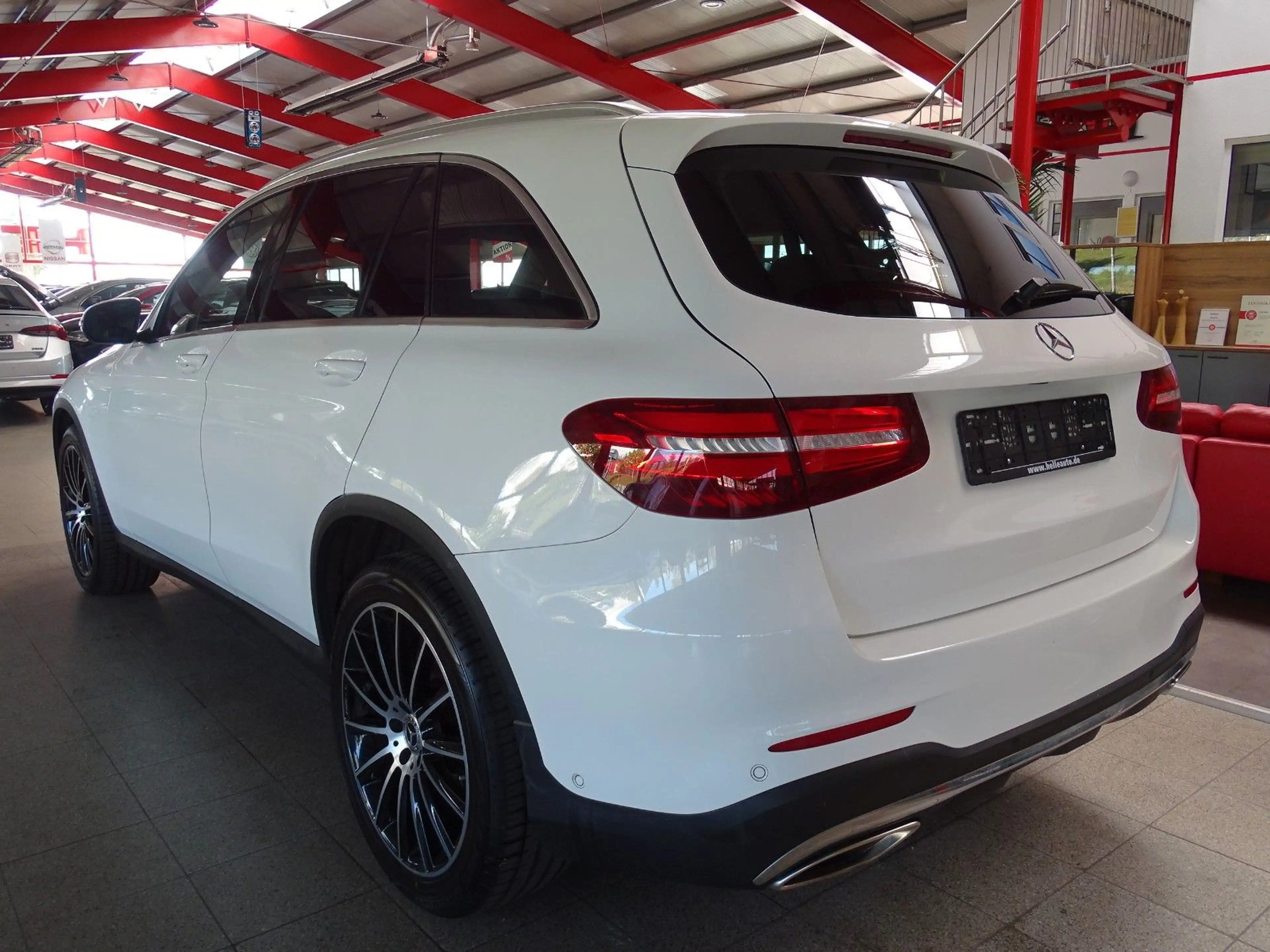 Mercedes-Benz GLC 250 AMG Line 4Matic*AHK+PANO+BURMESTER — photo 4
