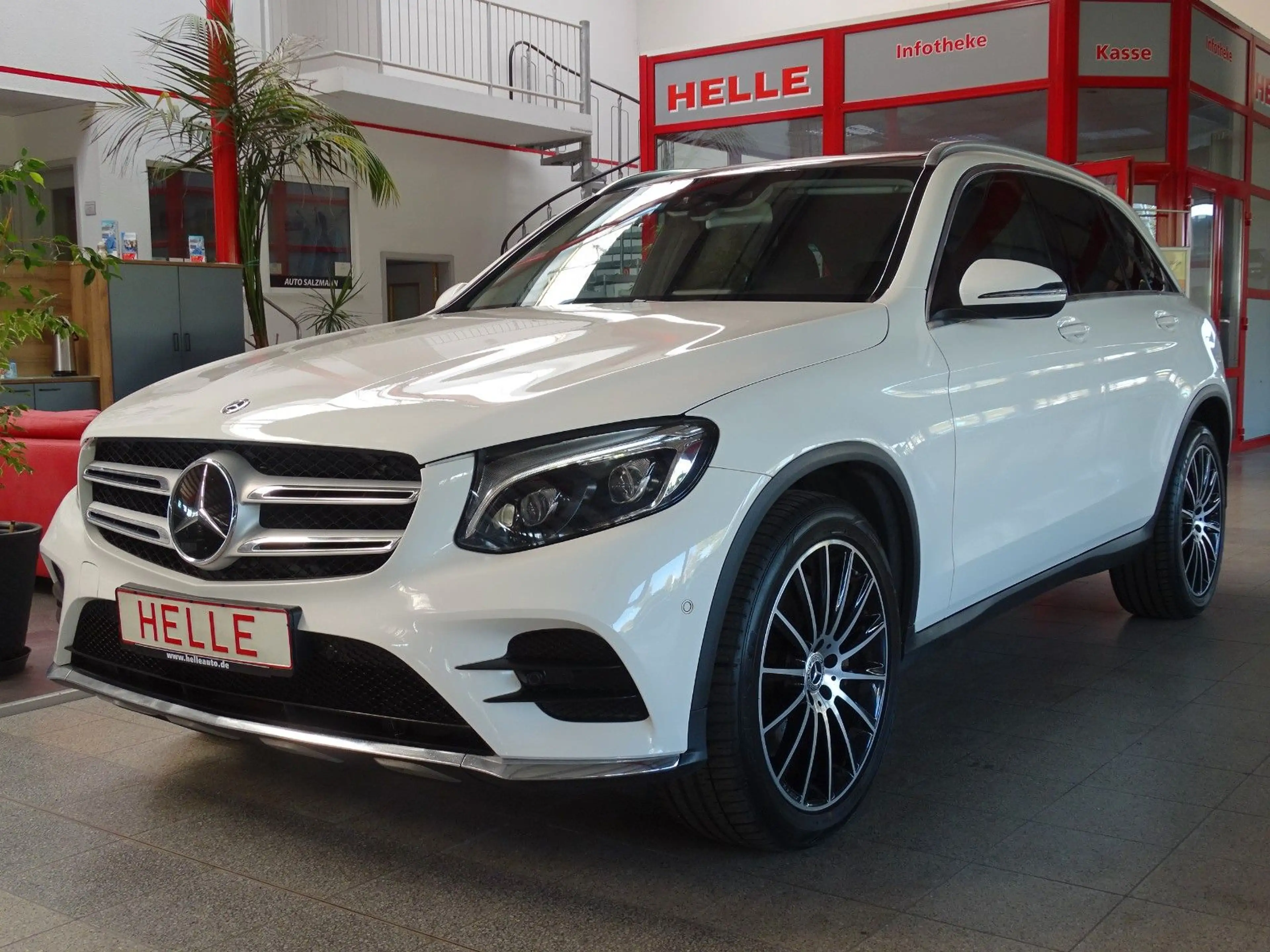 Mercedes-Benz GLC 250 AMG Line 4Matic*AHK+PANO+BURMESTER