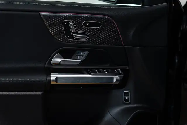 Mercedes-Benz EQB 2025 — photo 8