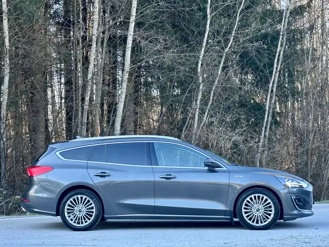 Ford Focus view 3