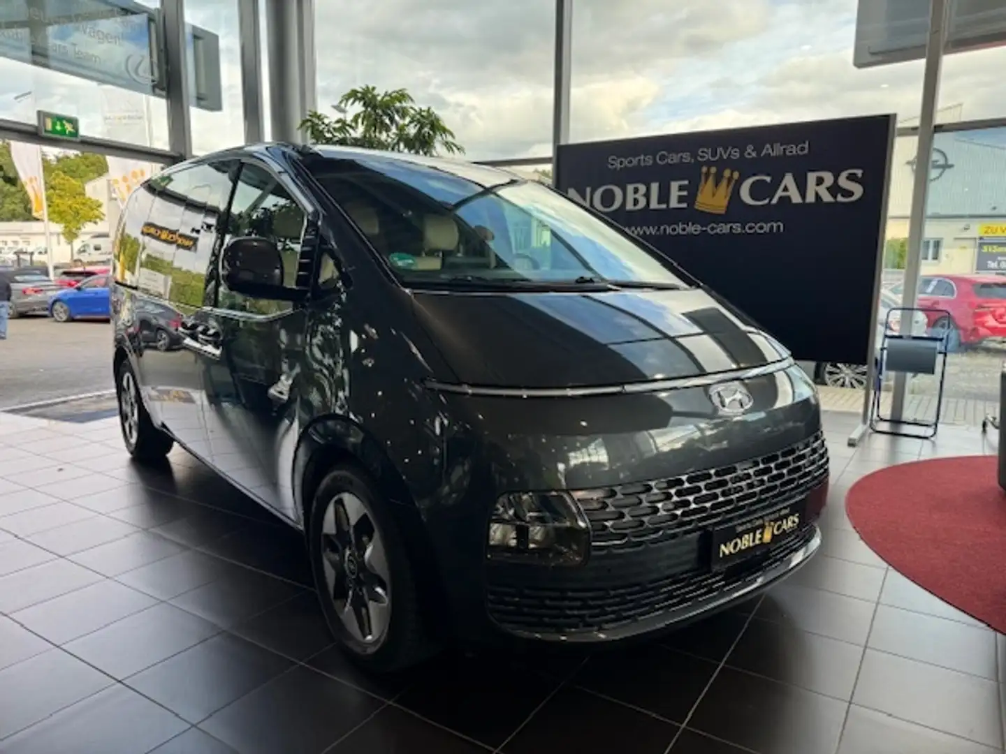 Hyundai STARIA Prime 4WD LED NAVI ALU Grau - 2