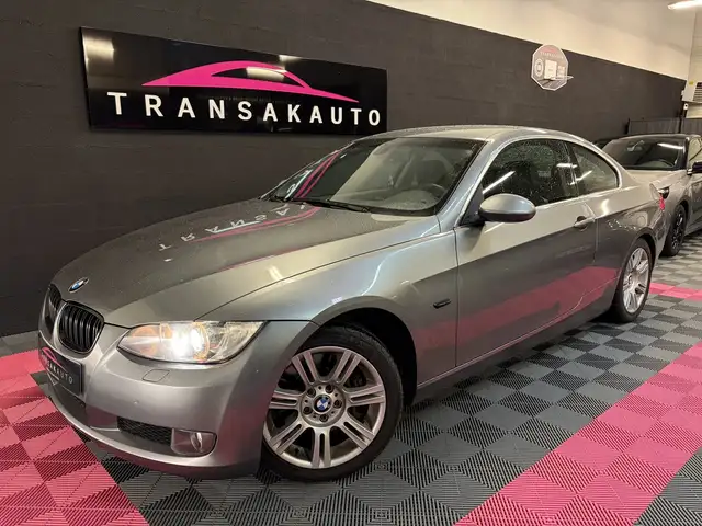 BMW 330 SERIE 330d 231ch E92 Confort ges electrique memoire Peu de tres