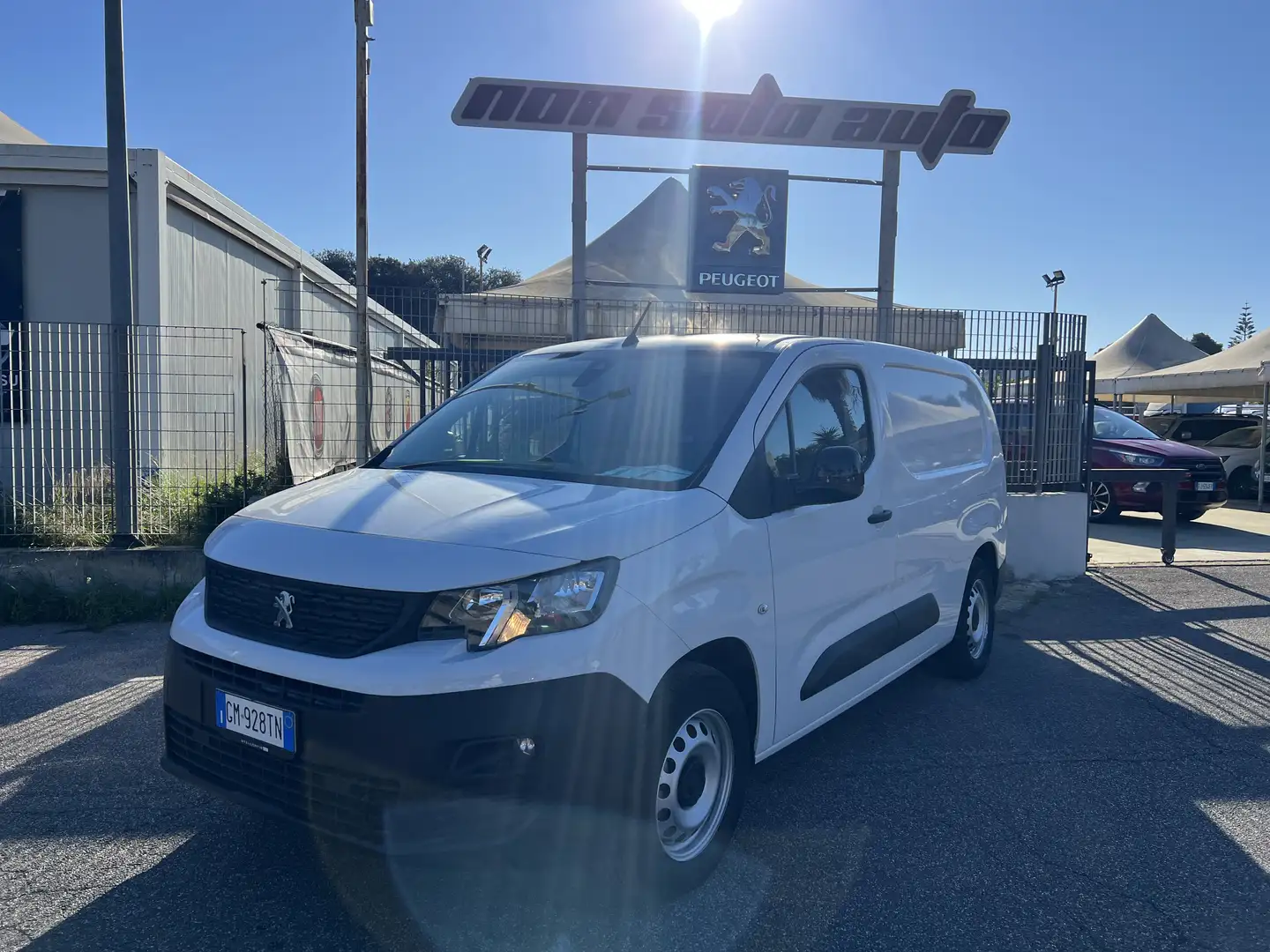 Peugeot Partner L2H1 50KWH PREMIUM Bianco - 1