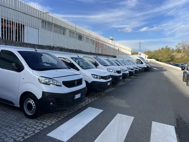 Peugeot Partner L2H1  50KWH PREMIUM