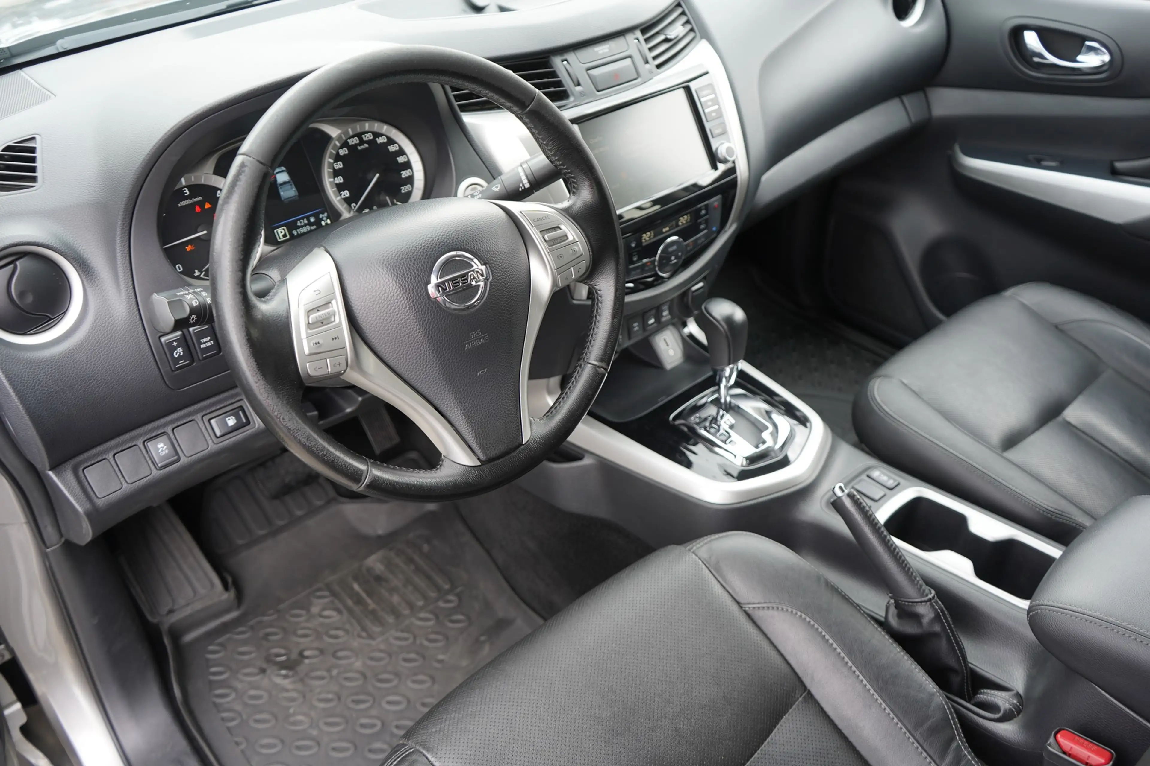 Nissan Navara NP300 2.3 dCi N-Connecta Double Cab LED Nav — photo 8