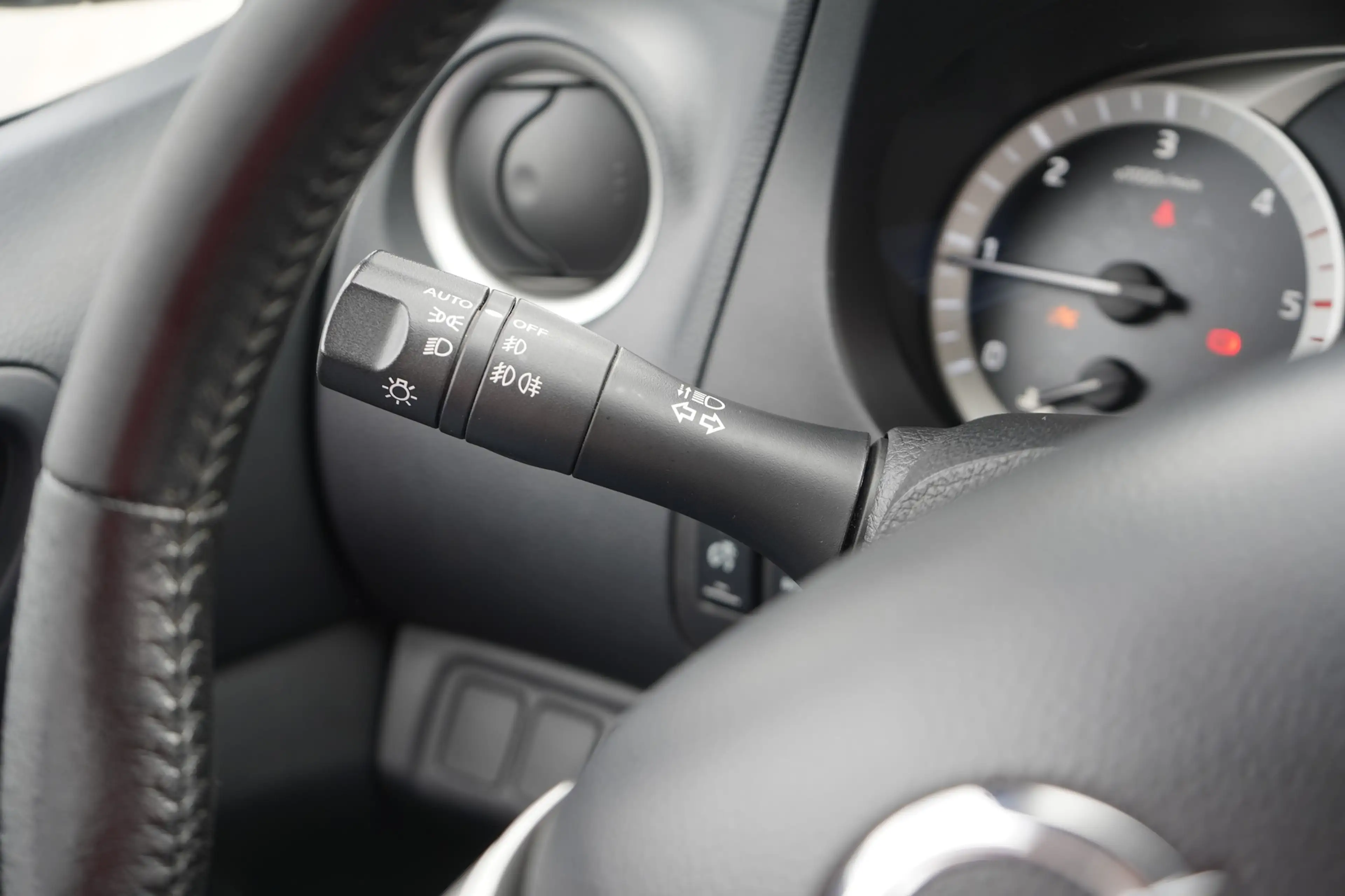 Nissan Navara NP300 2.3 dCi N-Connecta Double Cab LED Nav — photo 11