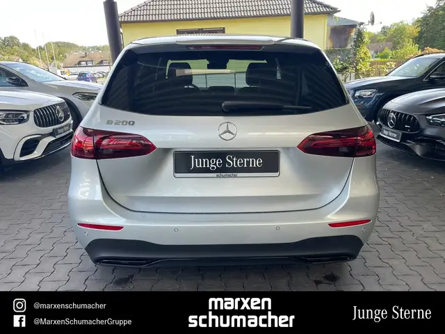 Mercedes-Benz B-Class view 3