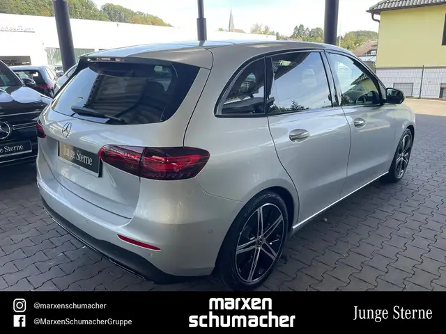 Mercedes-Benz B-Class view 4