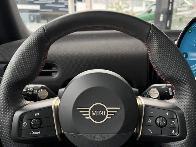 Mini Hatch view 15