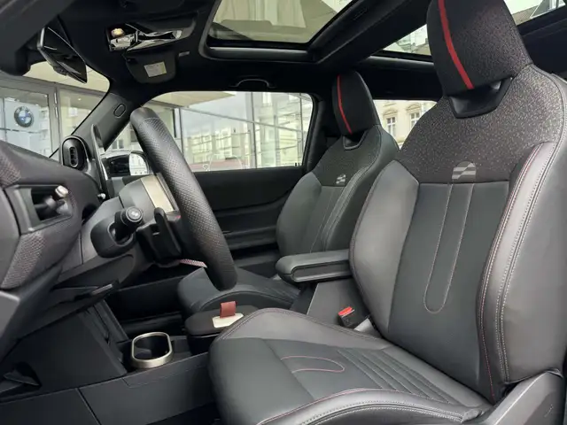 Mini Hatch view 8