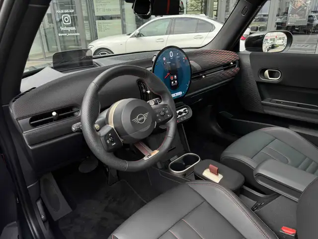 Mini Hatch view 7