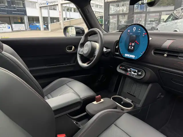 Mini Hatch view 4