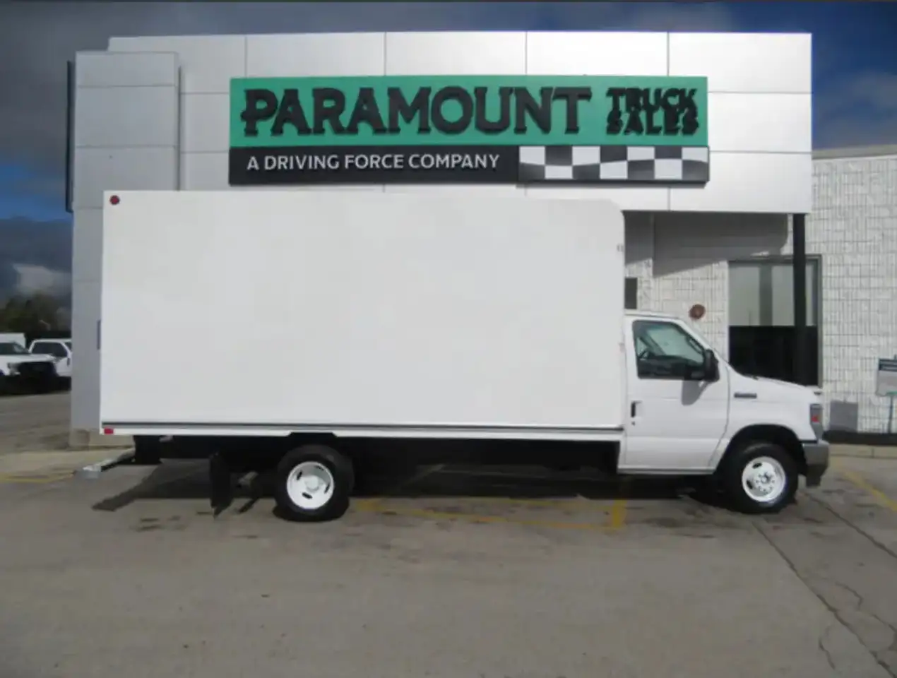 Ford E-450 снимка Ford E-450