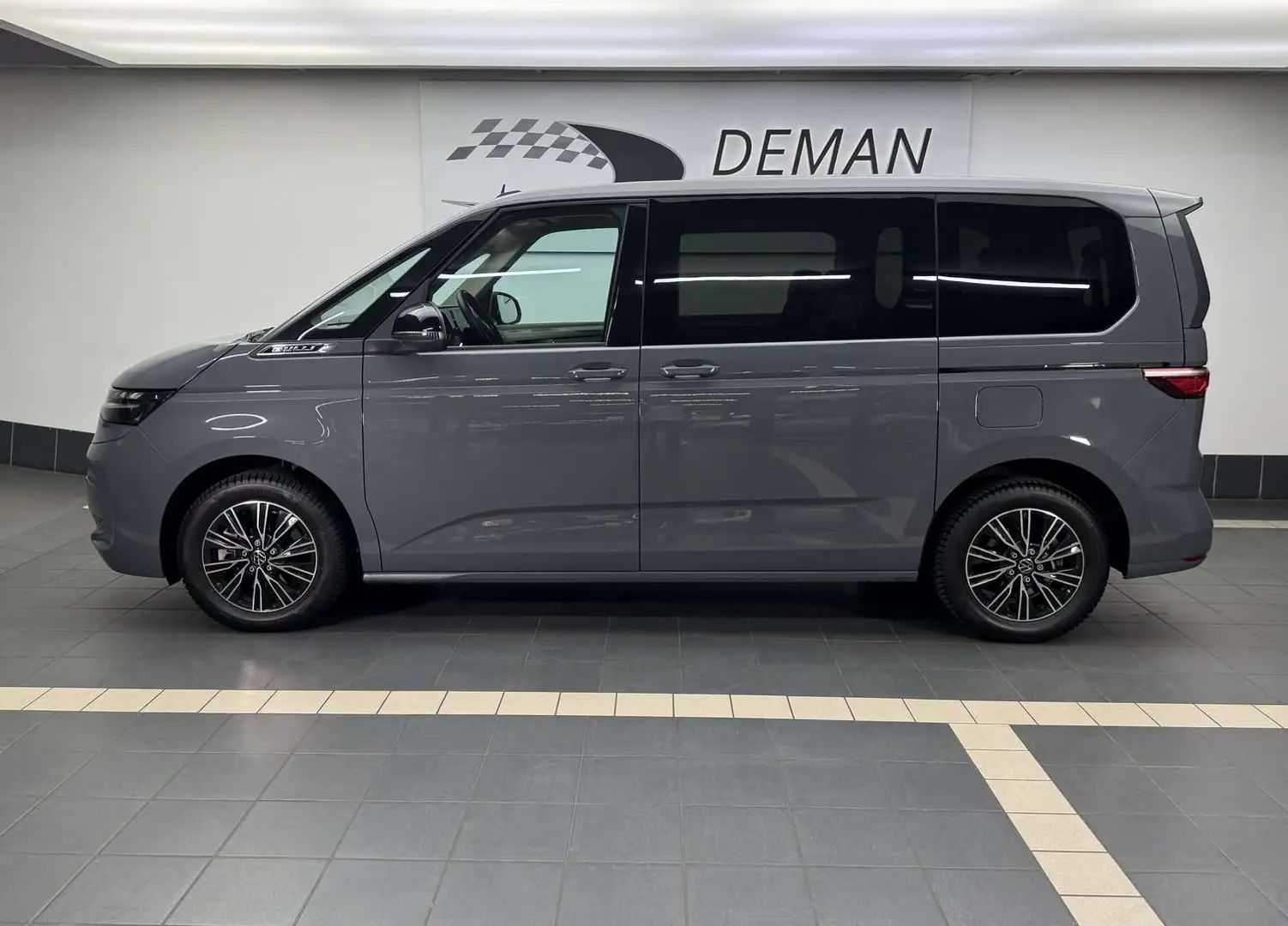 Volkswagen T7 Multivan Multivan 2.0TSI  DSG * Toit Pano * 7 pl * Att. rem Gris - 2