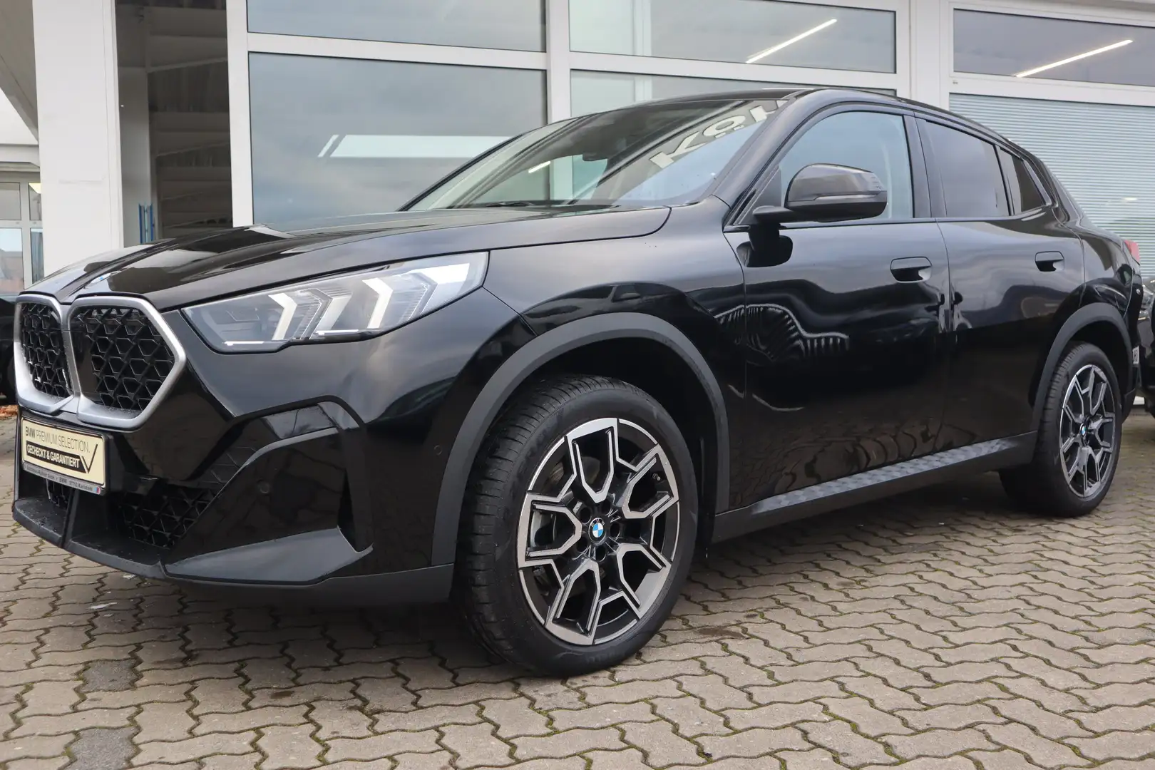 BMW X2 sDrive20i DAB/Parkassistent/AHK/Shz/Sportsitz Schwarz - 1