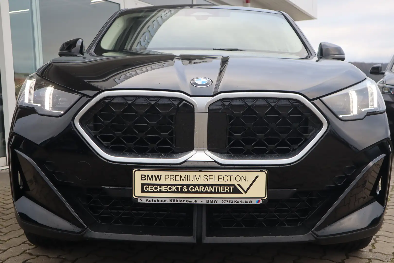 BMW X2 sDrive20i DAB/Parkassistent/AHK/Shz/Sportsitz Schwarz - 2