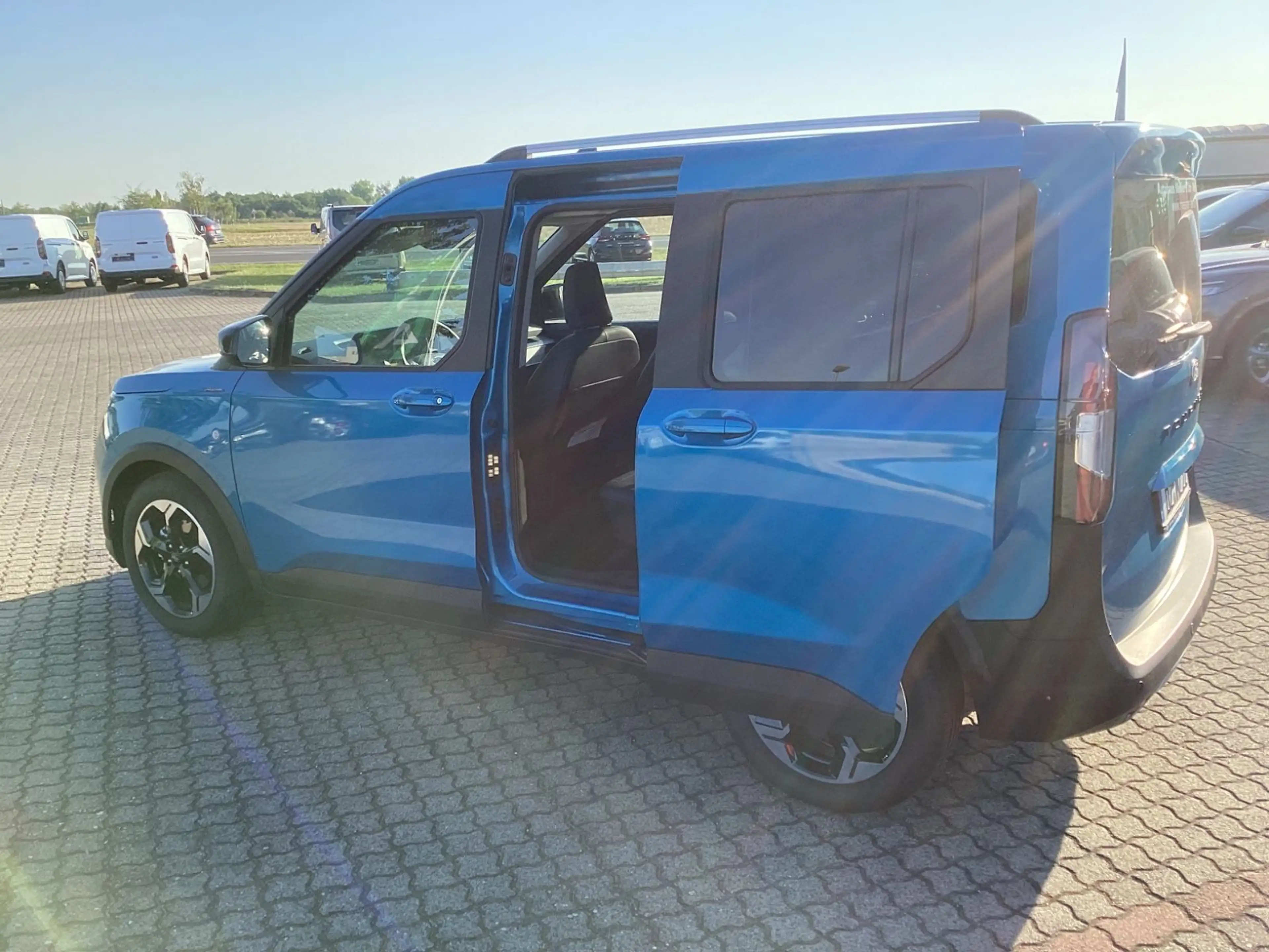 Ford Tourneo Courier Active*NAVI*ACC*RFK*GARANTIE — photo 4