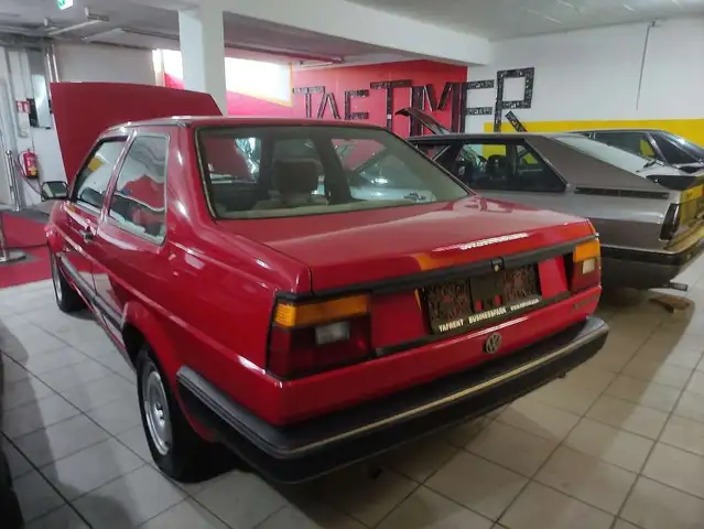 Volkswagen Jetta view 4