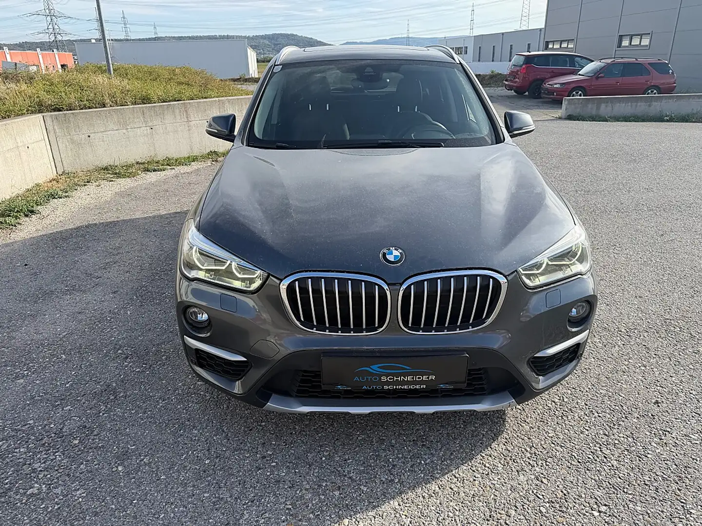 BMW X1 xDrive18d Aut. Grau - 2