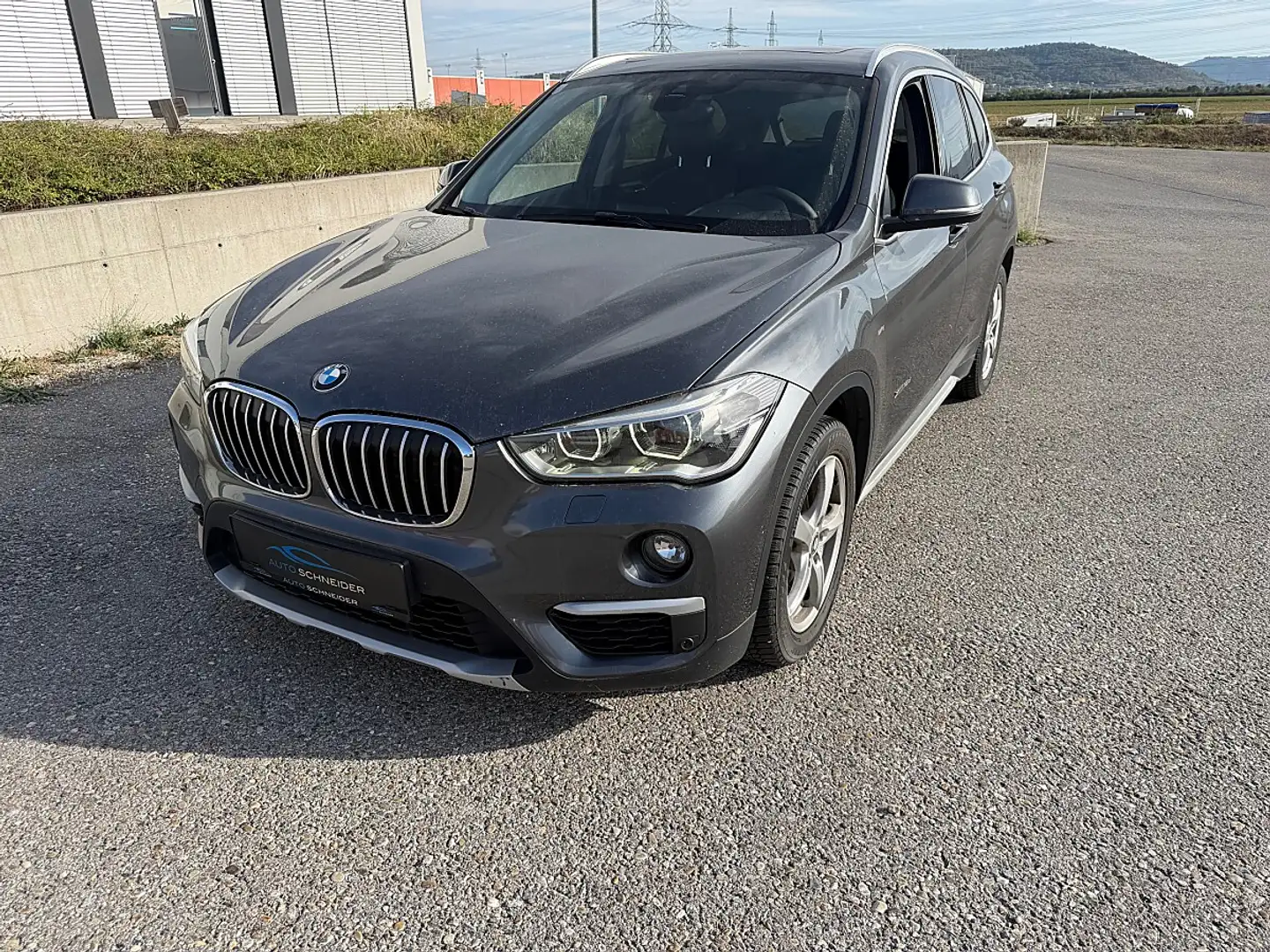BMW X1 xDrive18d Aut. Grau - 1