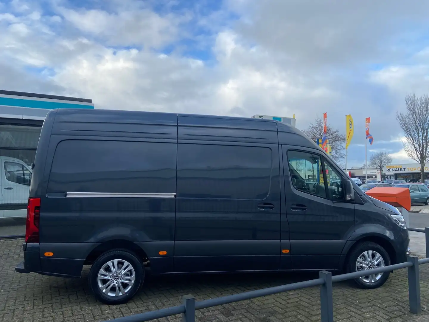 Mercedes-Benz Sprinter 319 CDI L2H2 2x Schuifdeur | Facelift | 3.5T AHW m Grijs - 2