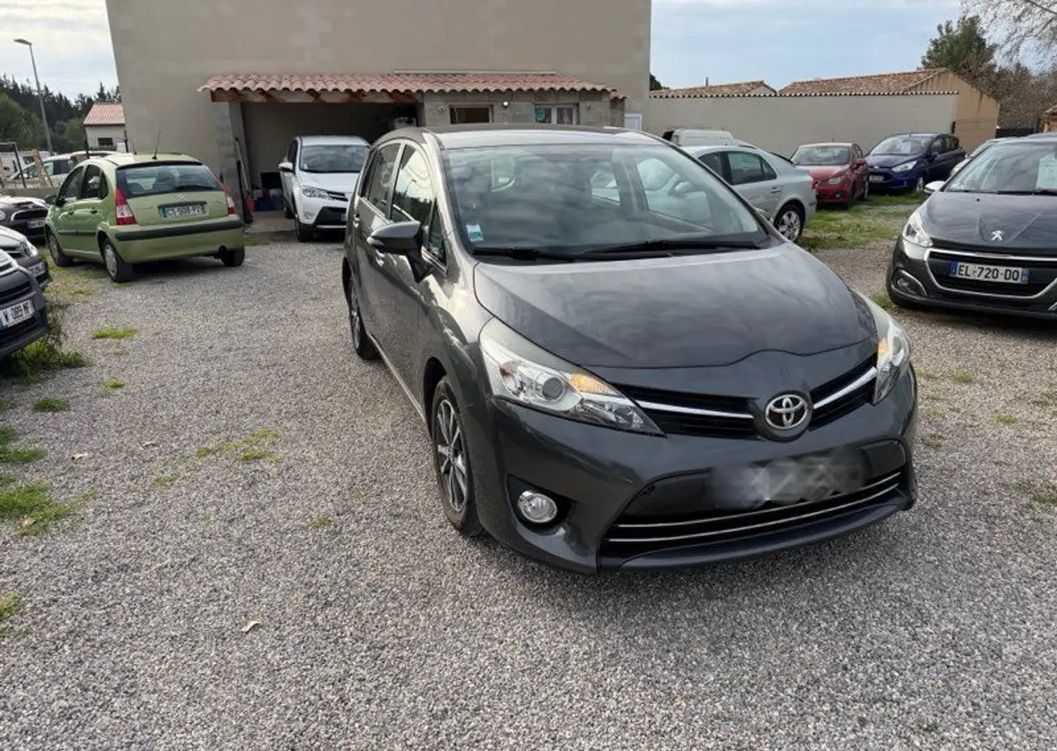 Toyota Verso corolla D4-d Or - 1