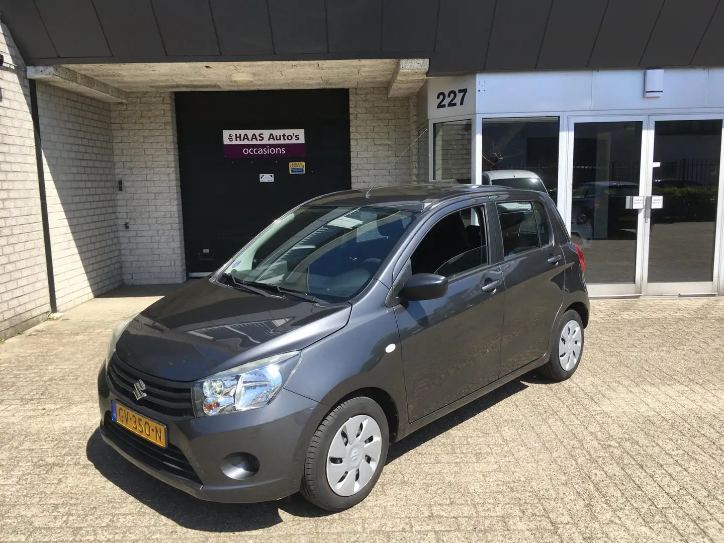 Suzuki Celerio 1.0 Comfort / AIRCO / DEALER ONDERHOUDEN / NL-AUTO Grijs - 1