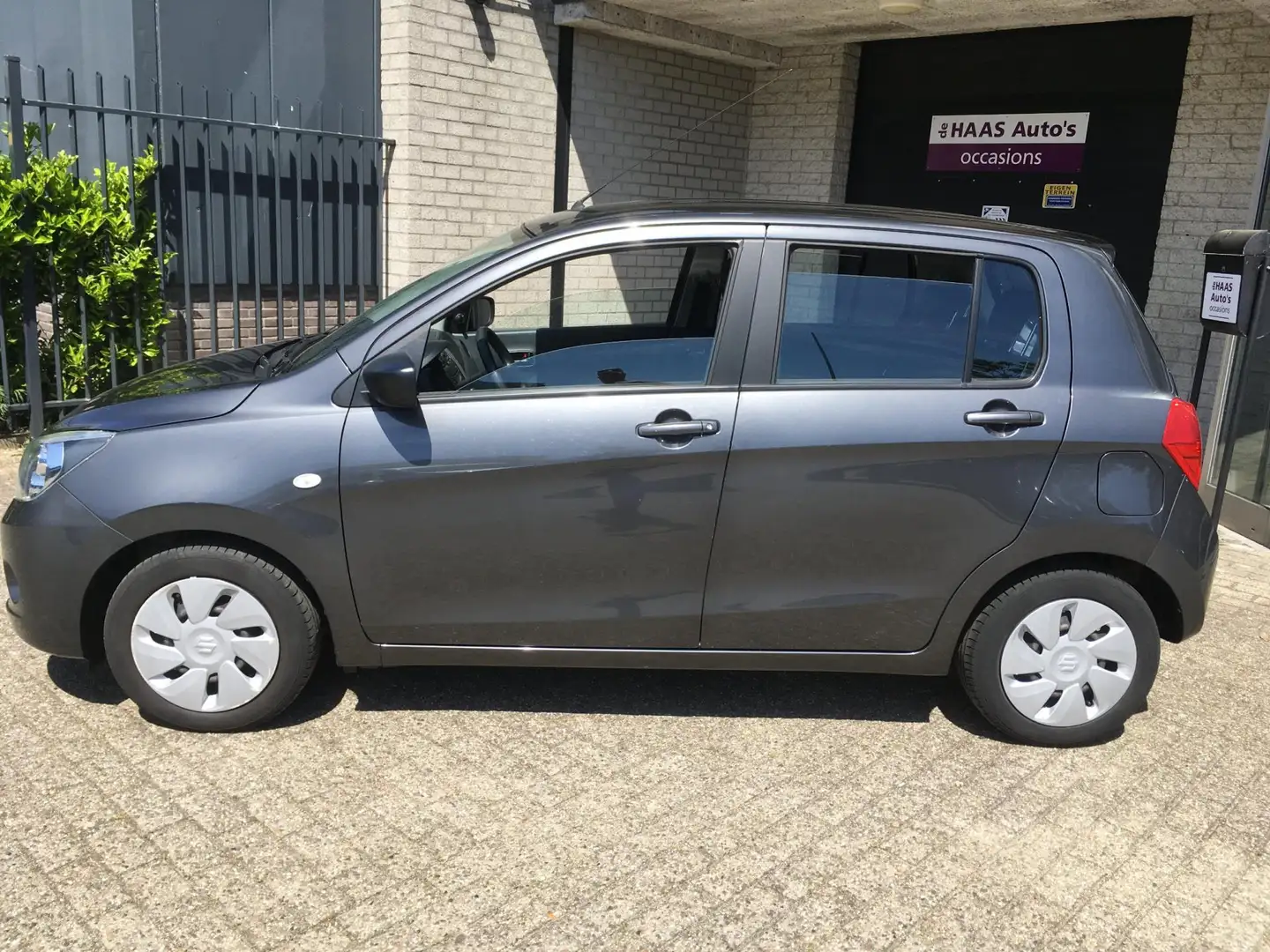 Suzuki Celerio 1.0 Comfort / AIRCO / DEALER ONDERHOUDEN / NL-AUTO Grijs - 2