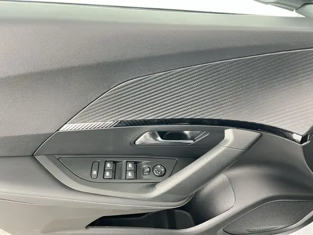 Peugeot 2008 view 11