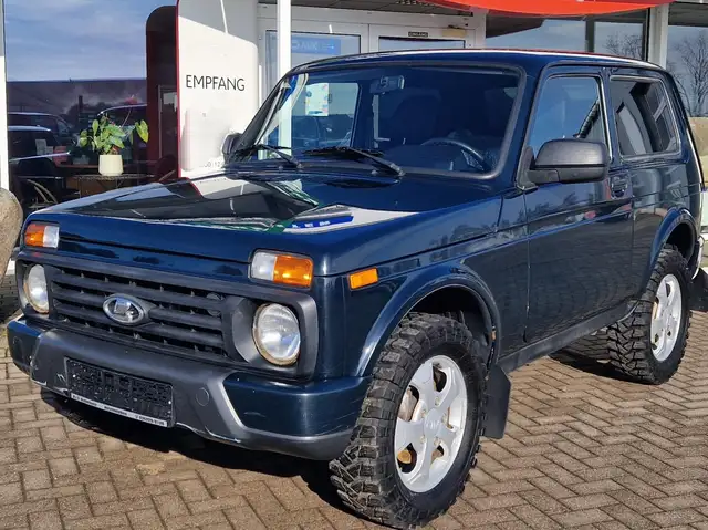 Lada Urban 4x4+Ahk/elektr.Fensterh./breite Winterr.!