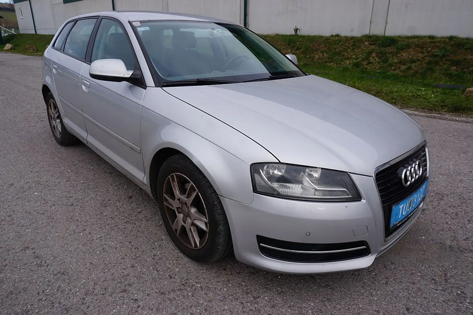 Audi A3 SB Attraction 2,0 TDI DPF S-tronic Gris - 2