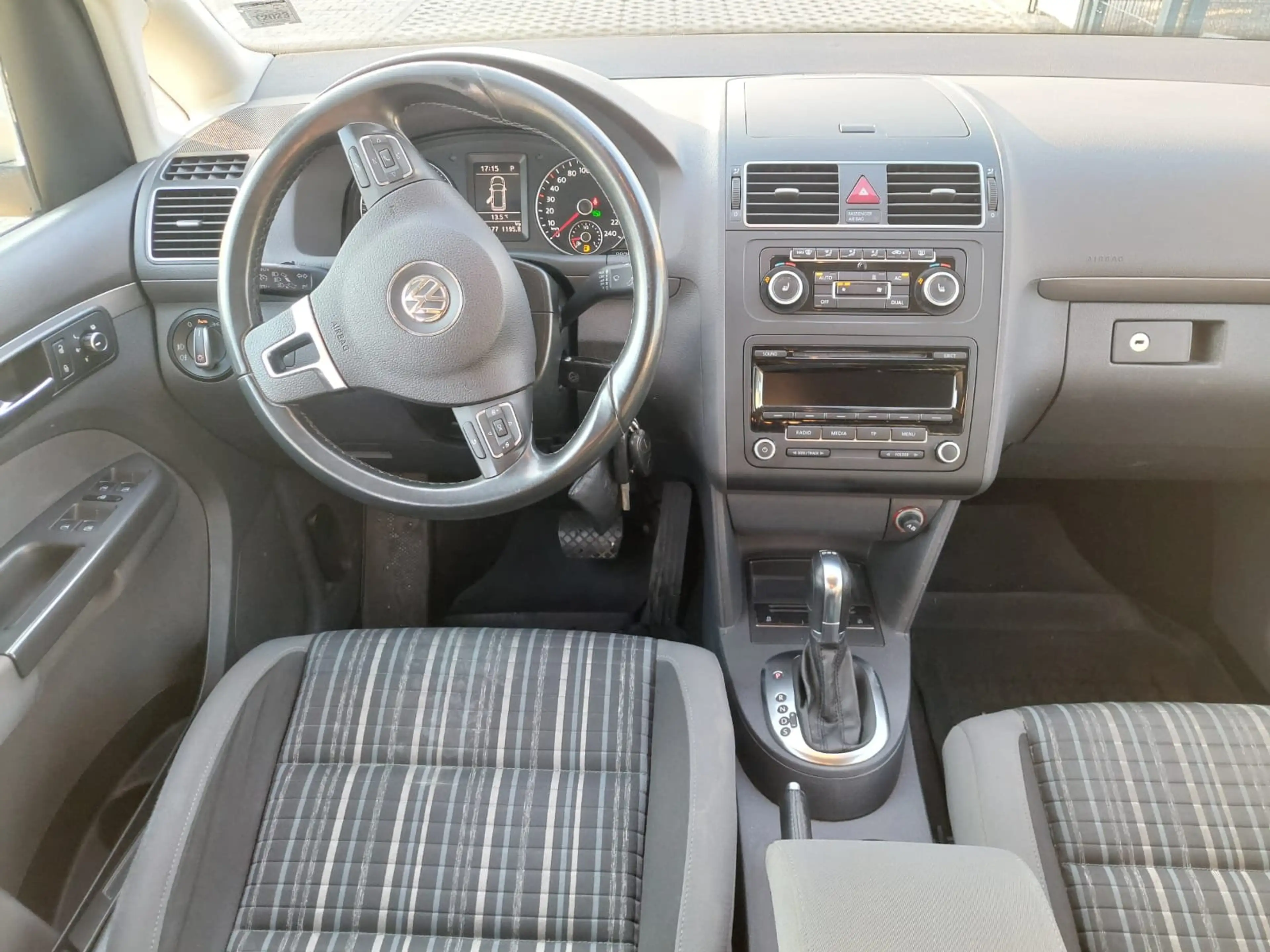 Volkswagen Cross Touran CrossTouran — photo 8