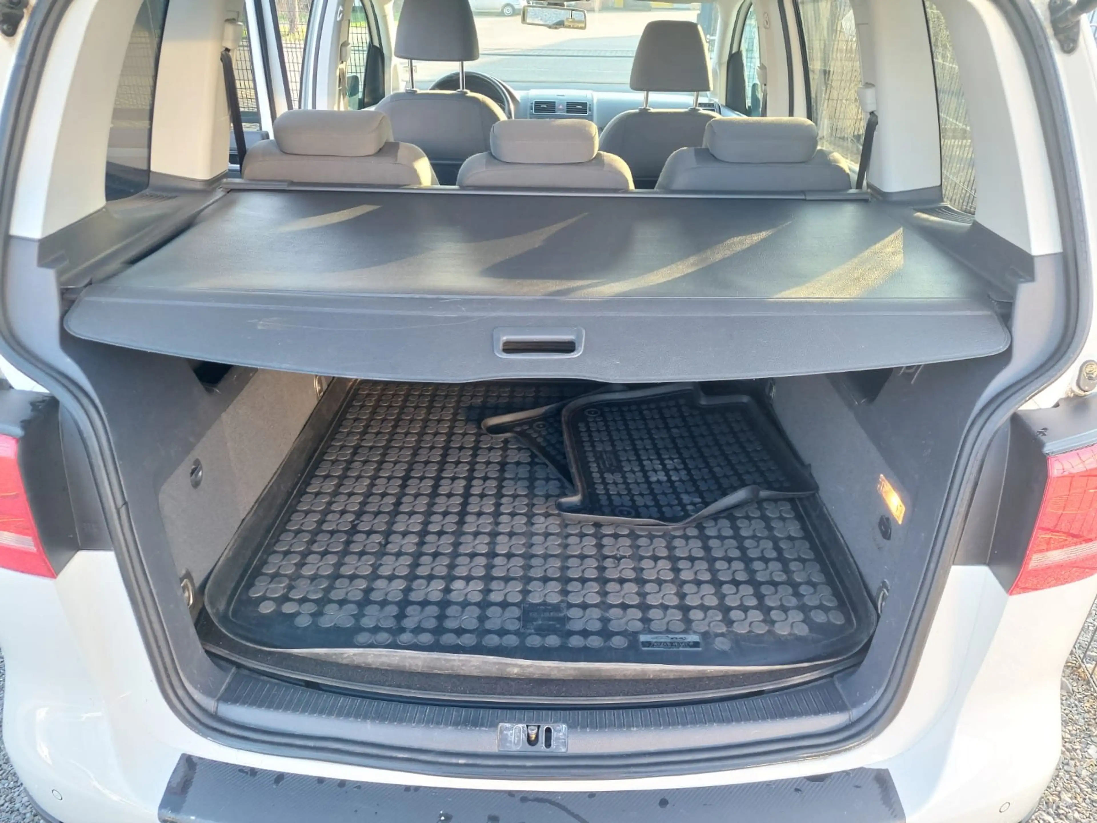 Volkswagen Cross Touran CrossTouran — photo 13