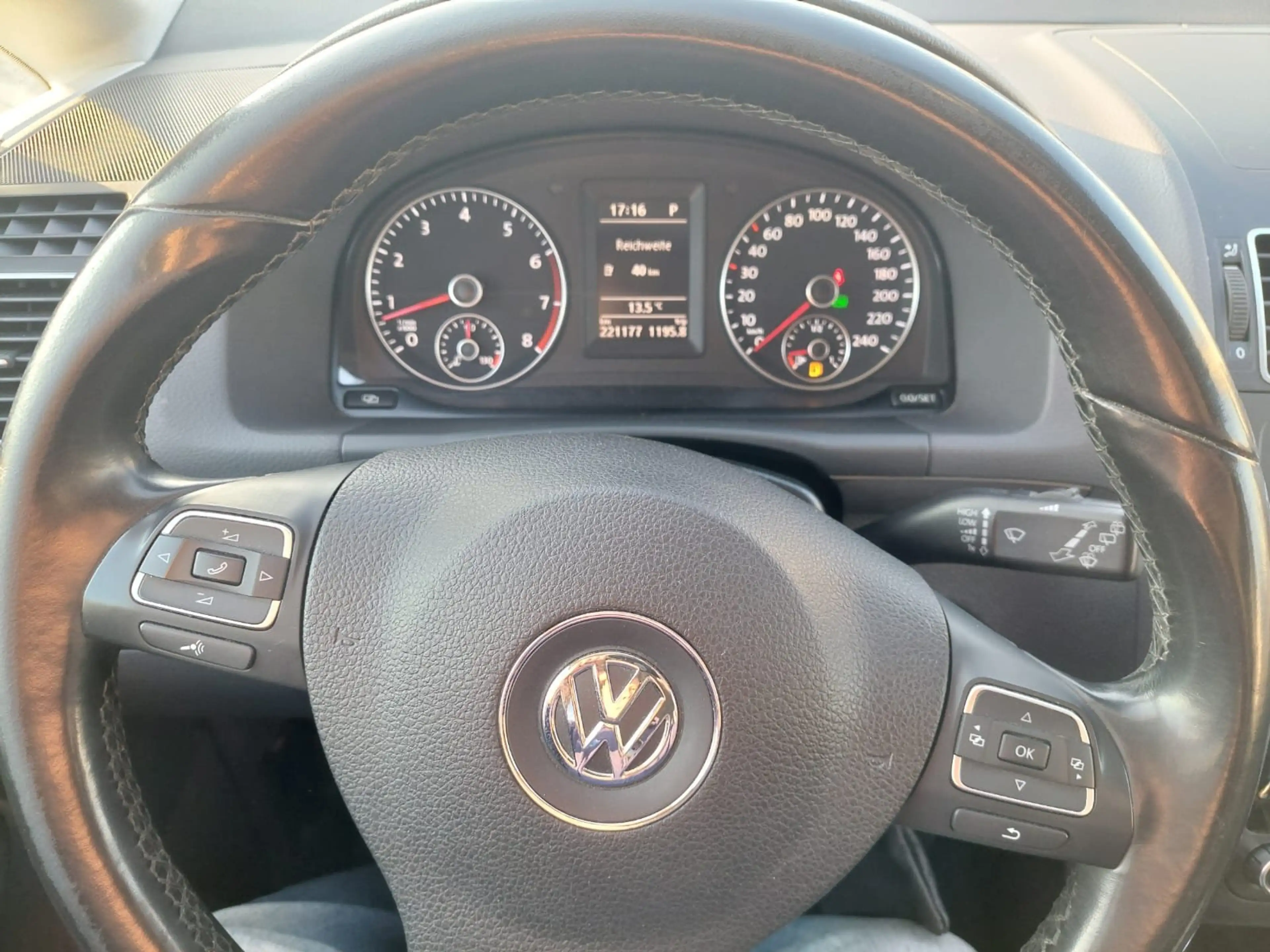 Volkswagen Cross Touran CrossTouran — photo 10