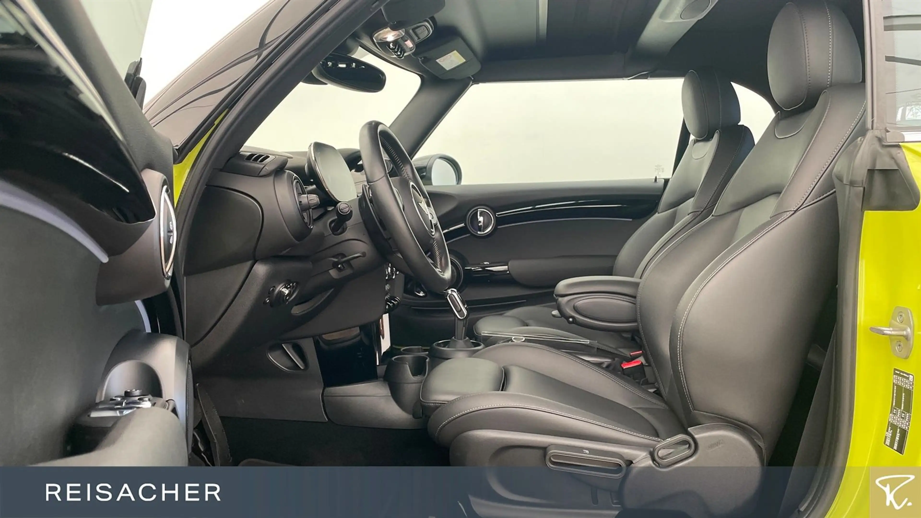 MINI Cooper S Cabrio Cooper A S Cabrio Classic-Trim Navi,LED,HUD,RFK — photo 4