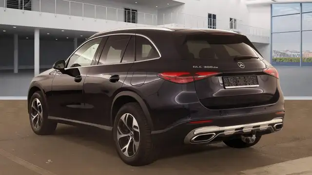 Mercedes-Benz GLC view 4