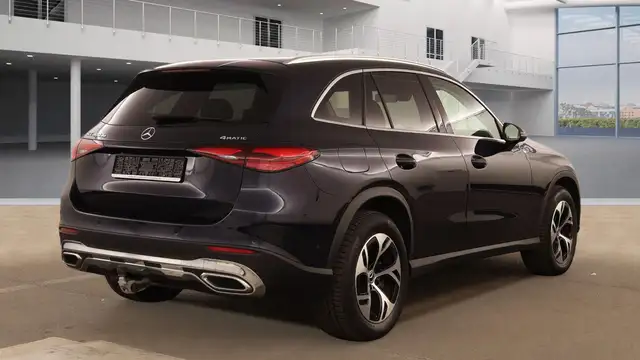 Mercedes-Benz GLC view 3