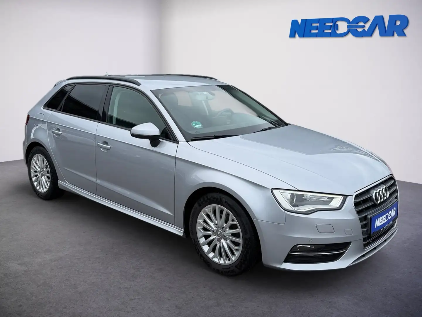 Audi A3 Sportback 1.6 TDI Attraction Grau - 2