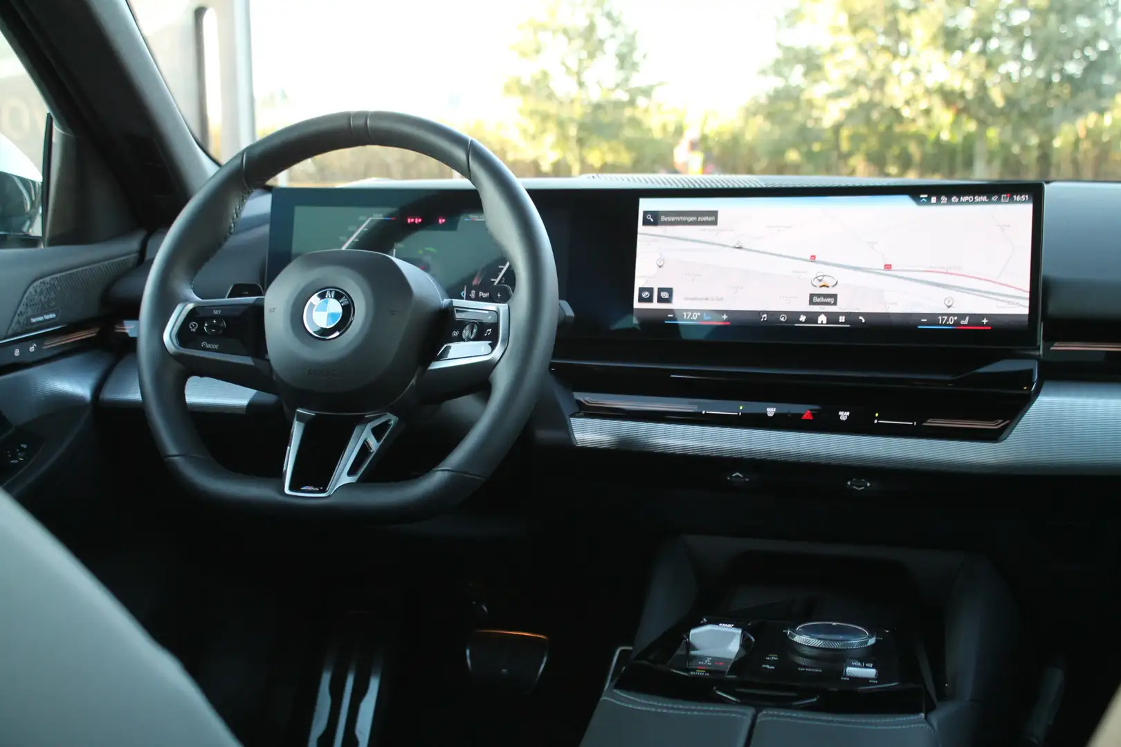 BMW 520 5 Serie 520i High Executive M Sport Automaat / Pan Vert - 2