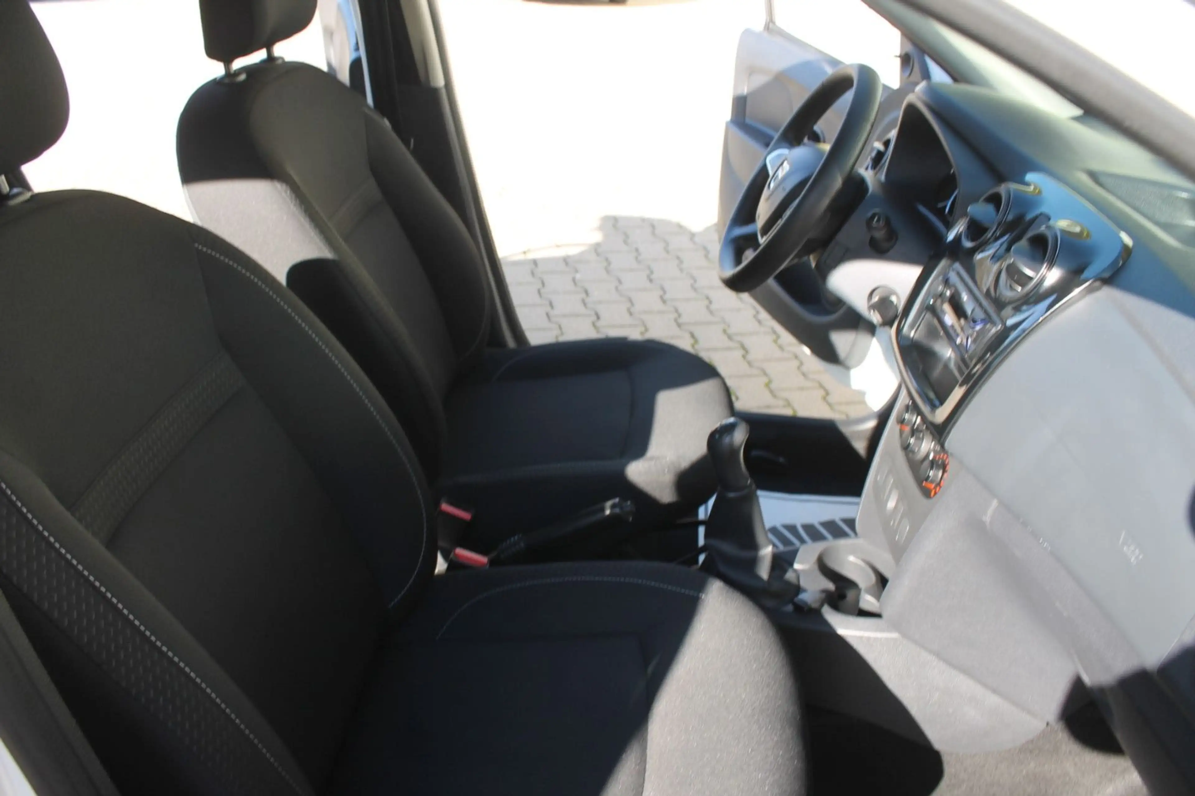 Dacia Logan Tüv neu,gepflegt,wenig Km,PDC,AHK,Finanz. — photo 13
