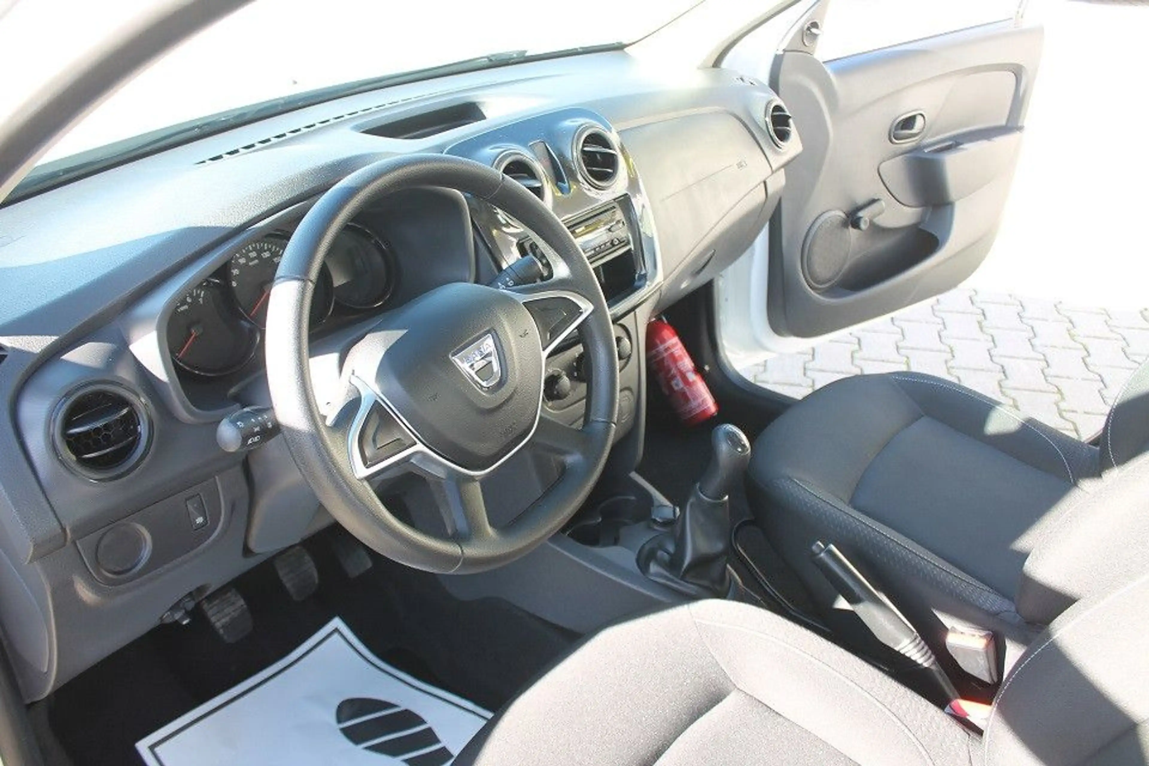 Dacia Logan Tüv neu,gepflegt,wenig Km,PDC,AHK,Finanz. — photo 10